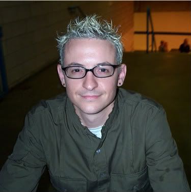 Faux hawk hairstyle from Chester Bennington.