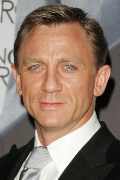 Daniel Craig elegant hairstyle