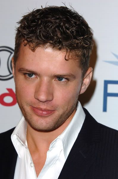 Ryan Phillippe short curly hairstyle. Ryan has naturally curly hair, 