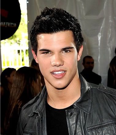 Cool messy hairstyle from Taylor Lautner. 