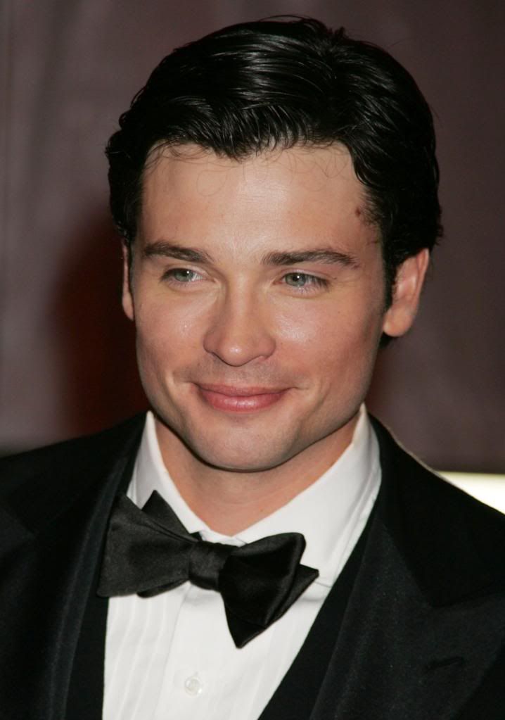 Tom Welling's clean cut style A men's hairstylist specializes in cut and