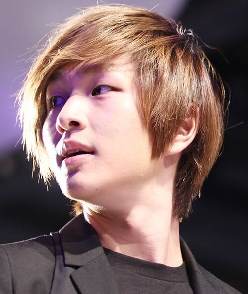 Photo of Lee Jinki hairstyle. 