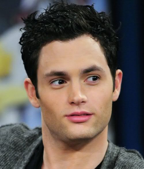 Penn Badgley wavy hairstyle picture.