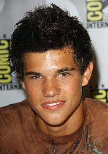 Boys textured hairstyle from Taylor Lautner. 