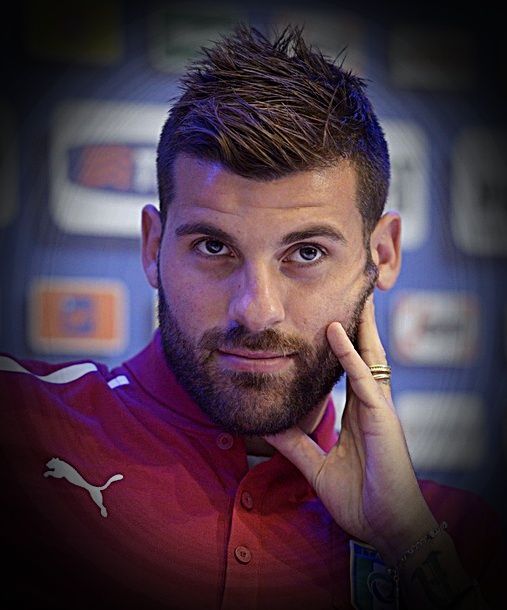 The <b>Antonio Nocerino</b> hairstyle is attached to the game of soccer. - antonio-nocerino-hairstyle_zps4416b1f4