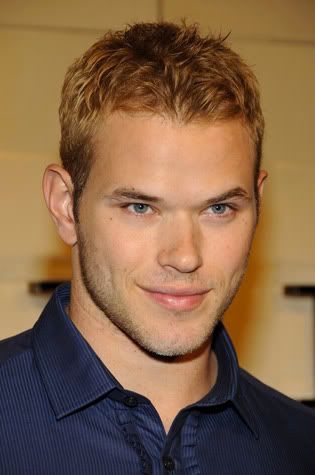 Image of Kellan Lutz short textured hairstyle. 