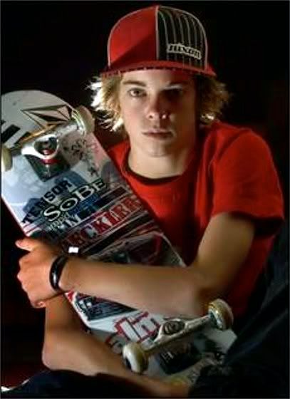 Image of Ryan Sheckler skater hairstyle wit a cap. 