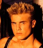 Photo of Gary Barlow spiky hairstyle.