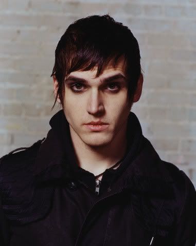 Cool emo hairstyle from Mikey Way. 