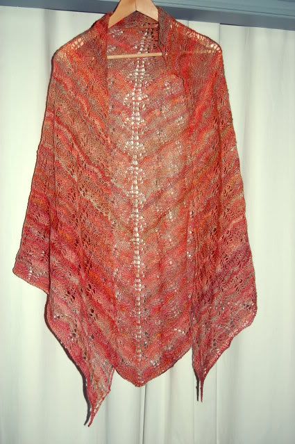 http://i234.photobucket.com/albums/ee140/Weddy_04/Knitting/arizonashawl008.jpg