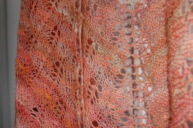 http://i234.photobucket.com/albums/ee140/Weddy_04/Knitting/arizonashawl010.jpg