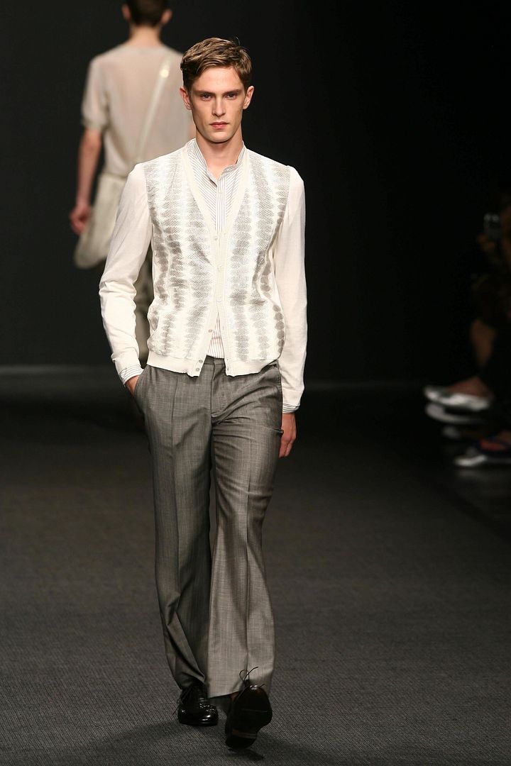 37861_fendi_HQ_3_122_576lo.jpg