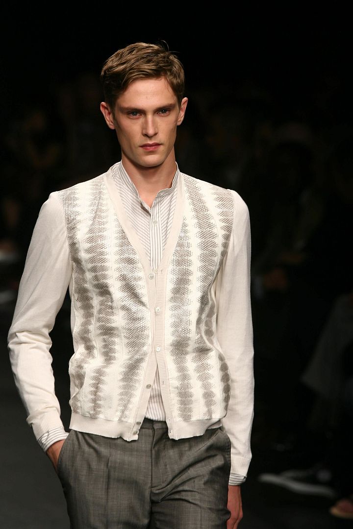37863_fendi_HQ_4_122_829lo.jpg